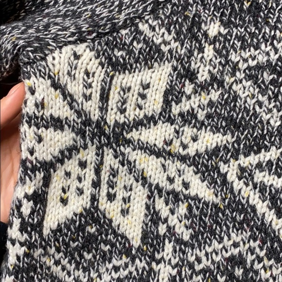 RUBY MOON GREY & WHITE WOOL BLEND CROP SWEATER - Picture 4 of 6